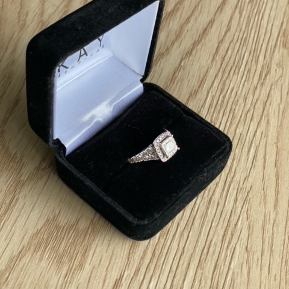 14K White Gold Diamond Engagement Ring - Picture 2 of 5